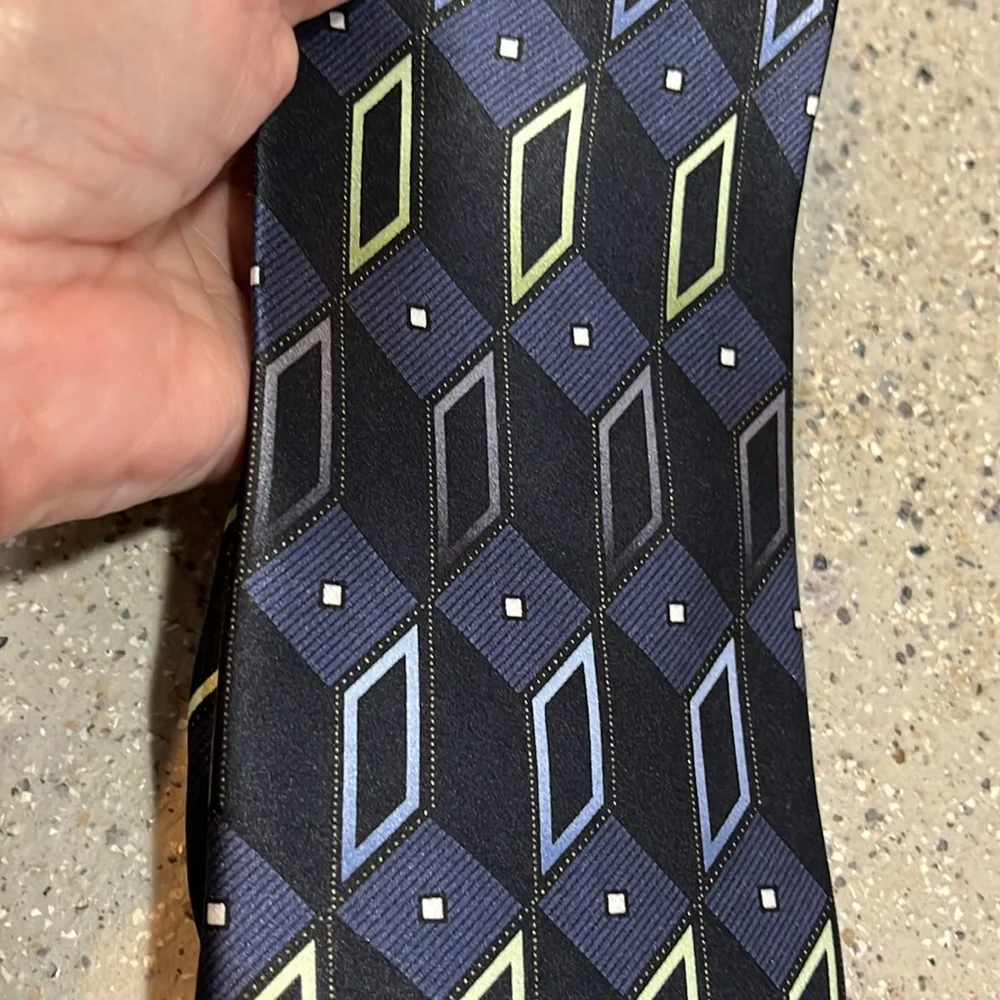 KILBURNE AND FINCH SILK 3D GEOMETRIC TIE BLUE MULTI